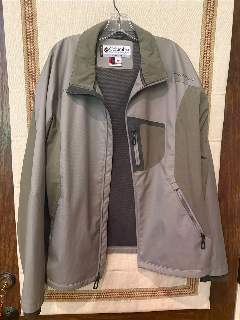 Columbia Men’s Titanium Olive and Gray Performance Jacket
